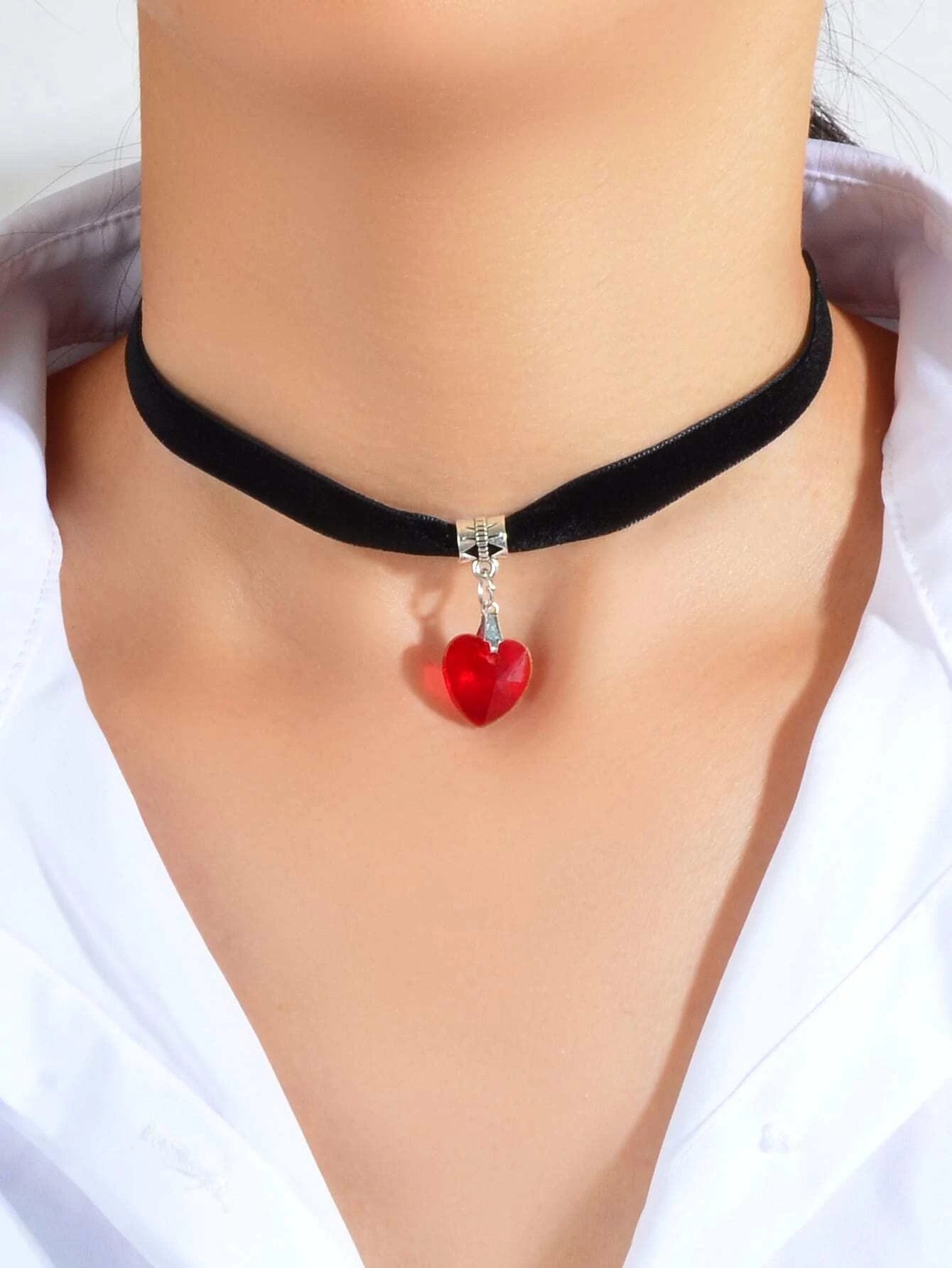 Gothic Style Black Velvet Choker Heart Charm Necklace Punk Halloween Accessories