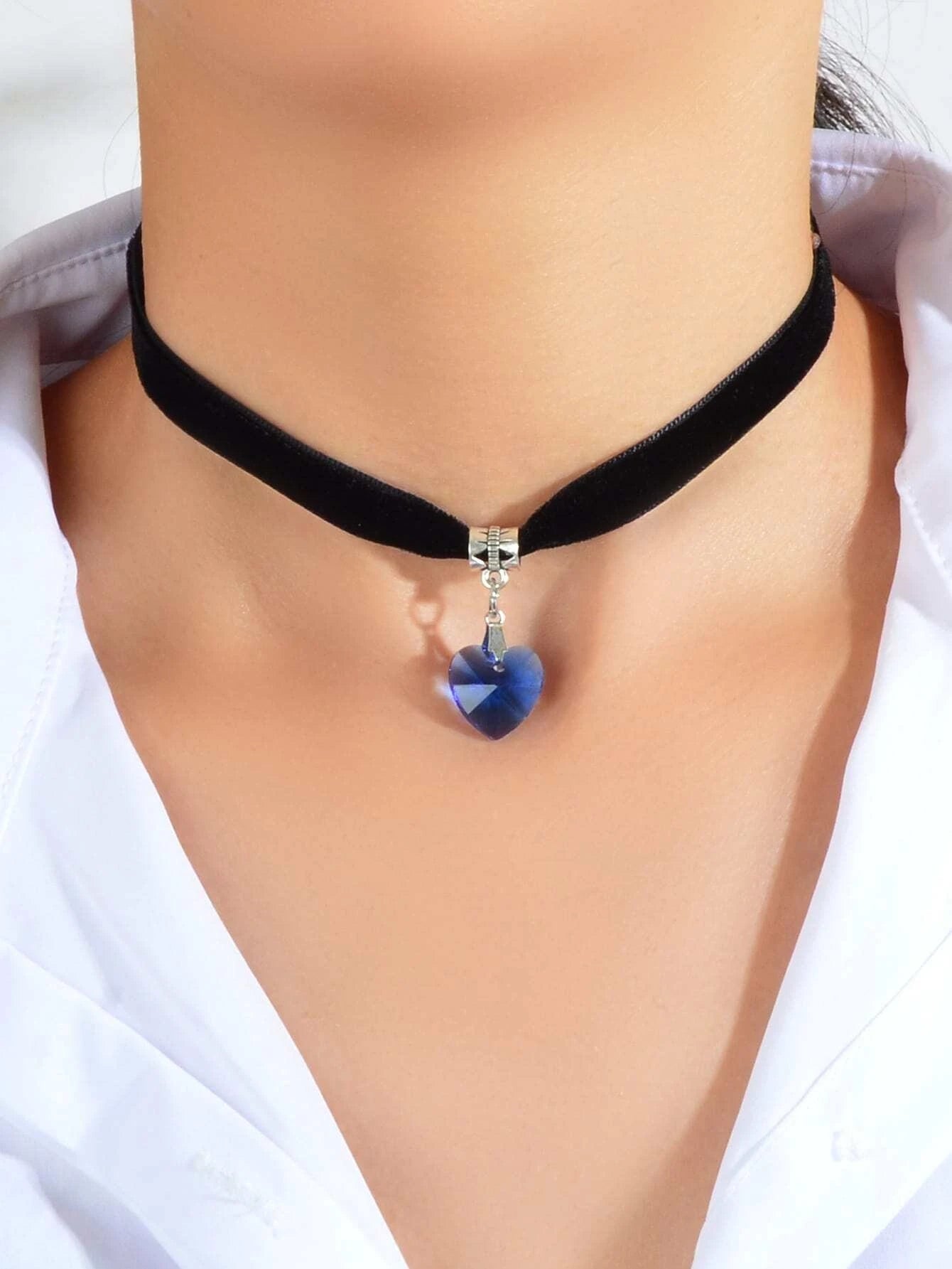 Gothic Style Black Velvet Choker Heart Charm Necklace Punk Halloween Accessories